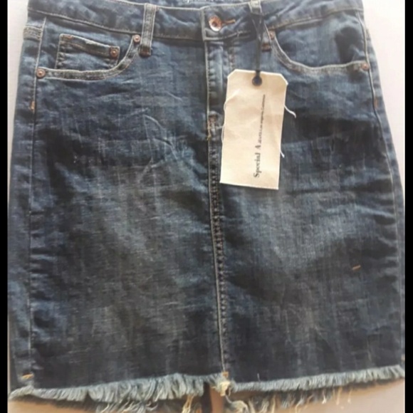 ðDistressed jean skirt ð..NO OFFERS! - Picture 4 of 4